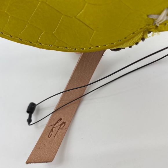 NEW FREE PEOPLE LEATHER ZIP POUCH MUSTARD REPTILE - Picture 2 of 6